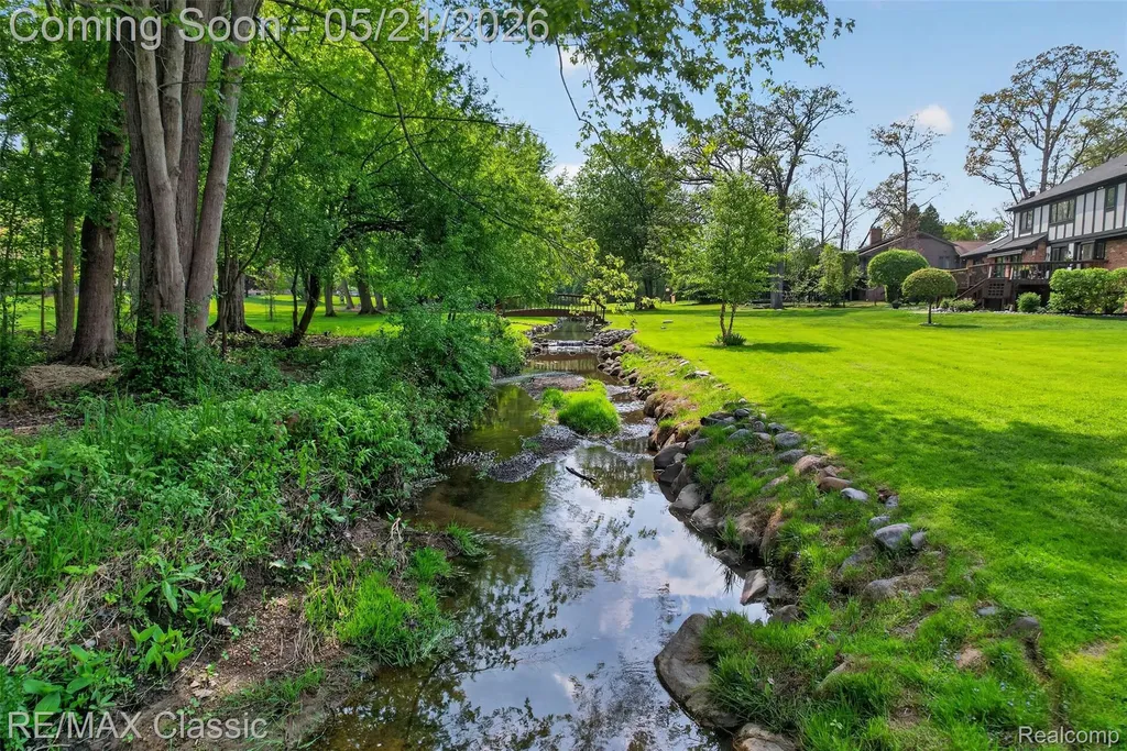 115 W Hickory Grove Road Bloomfield Hills City MI 48304