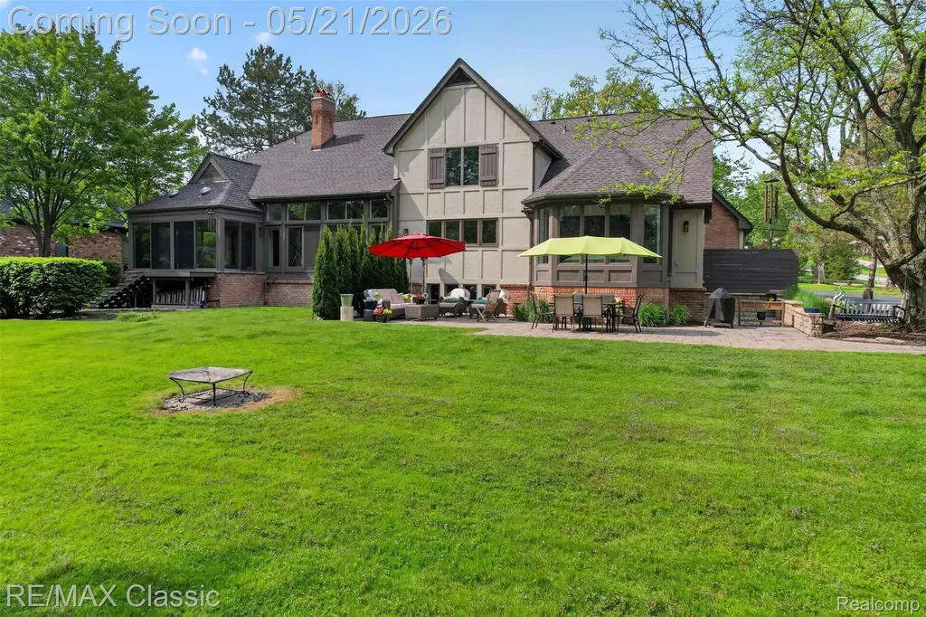 115 W Hickory Grove Road Bloomfield Hills City MI 48304