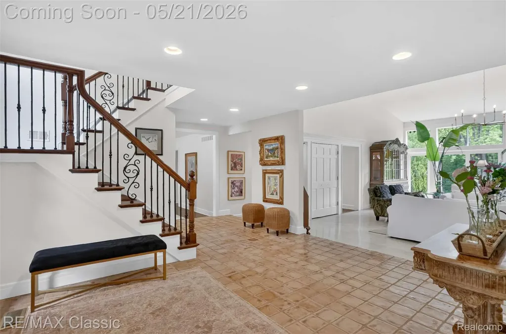 115 W Hickory Grove Road Bloomfield Hills City MI 48304