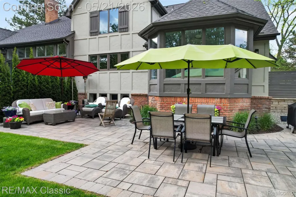 115 W Hickory Grove Road Bloomfield Hills City MI 48304