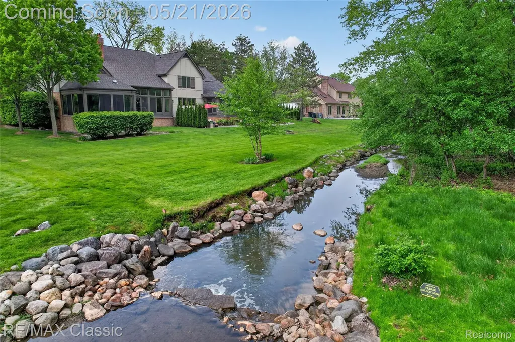 115 W Hickory Grove Road Bloomfield Hills City MI 48304