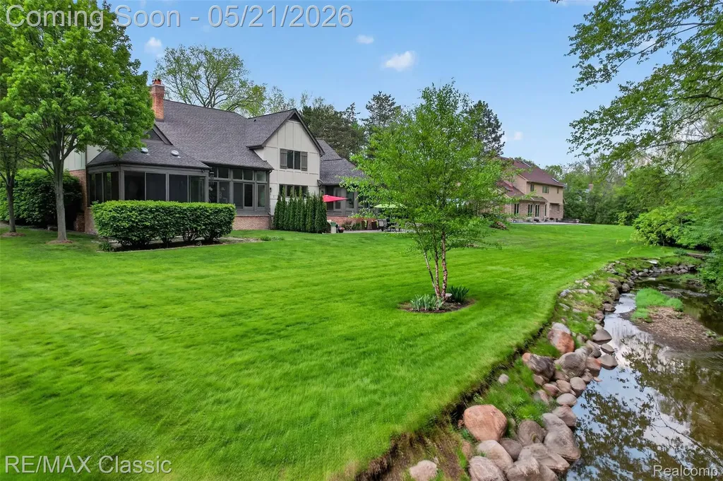 115 W Hickory Grove Road Bloomfield Hills City MI 48304