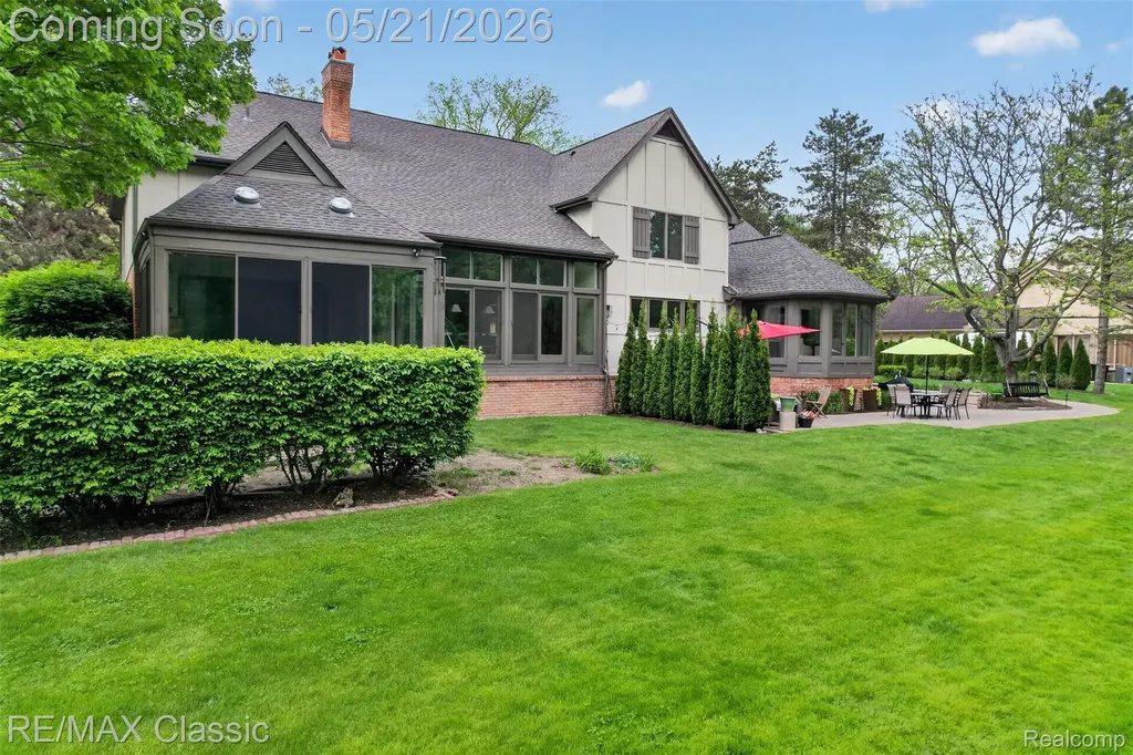 115 W Hickory Grove Road Bloomfield Hills City MI 48304