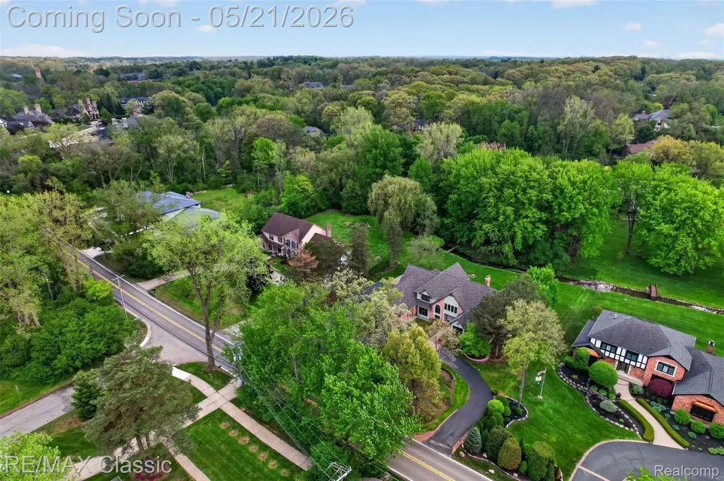 115 W Hickory Grove Road Bloomfield Hills City MI 48304
