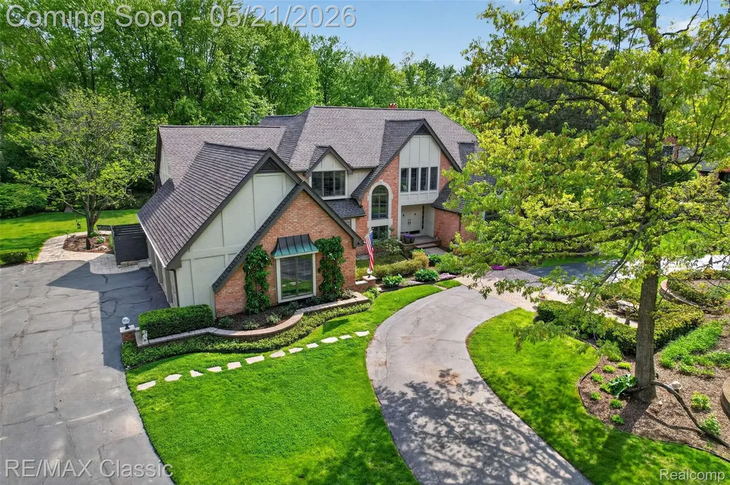 115 W Hickory Grove Road Bloomfield Hills City MI 48304
