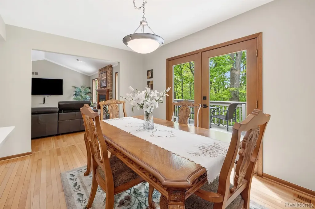 2484 Pine Hollow Trail Brighton Township MI 48114