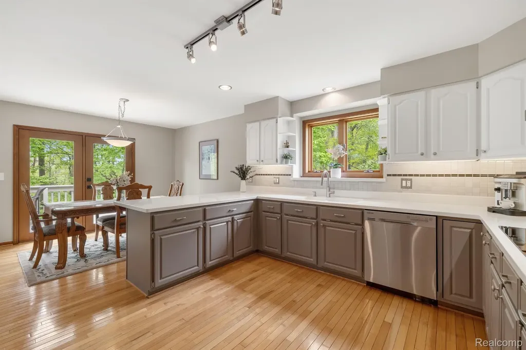 2484 Pine Hollow Trail Brighton Township MI 48114