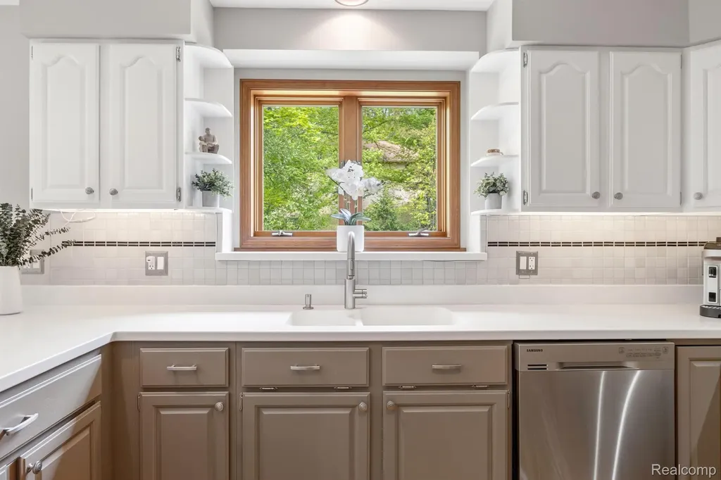 2484 Pine Hollow Trail Brighton Township MI 48114