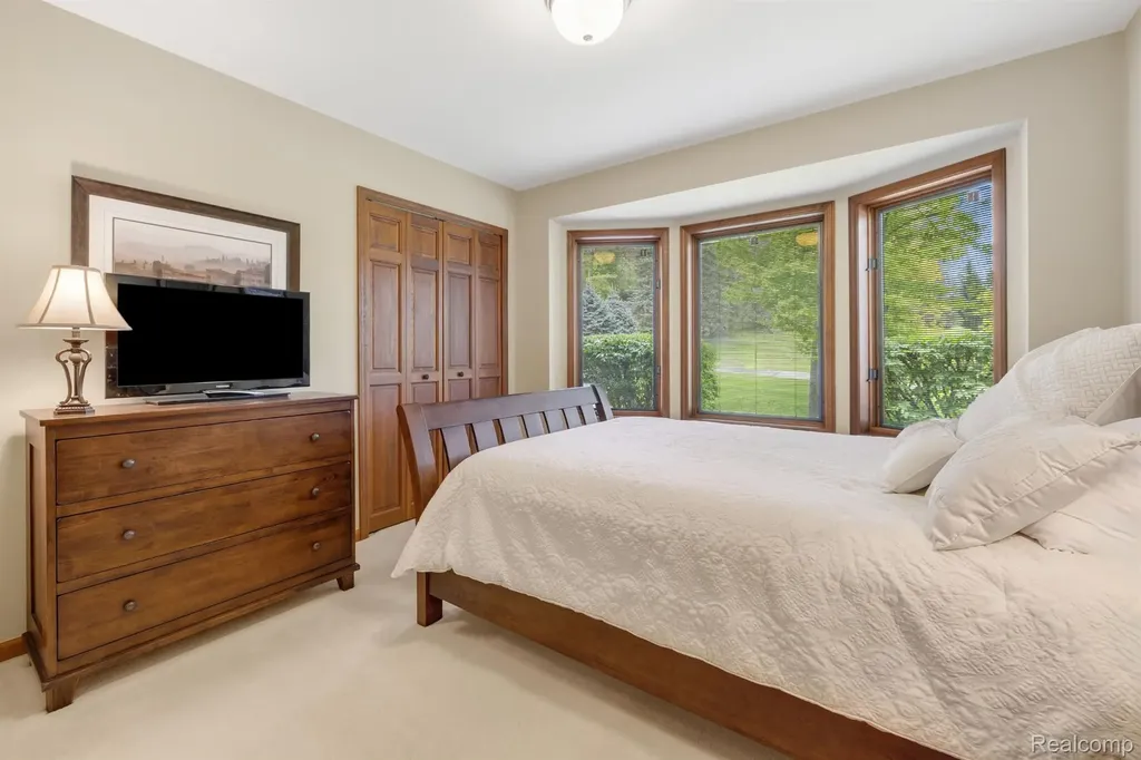 2484 Pine Hollow Trail Brighton Township MI 48114