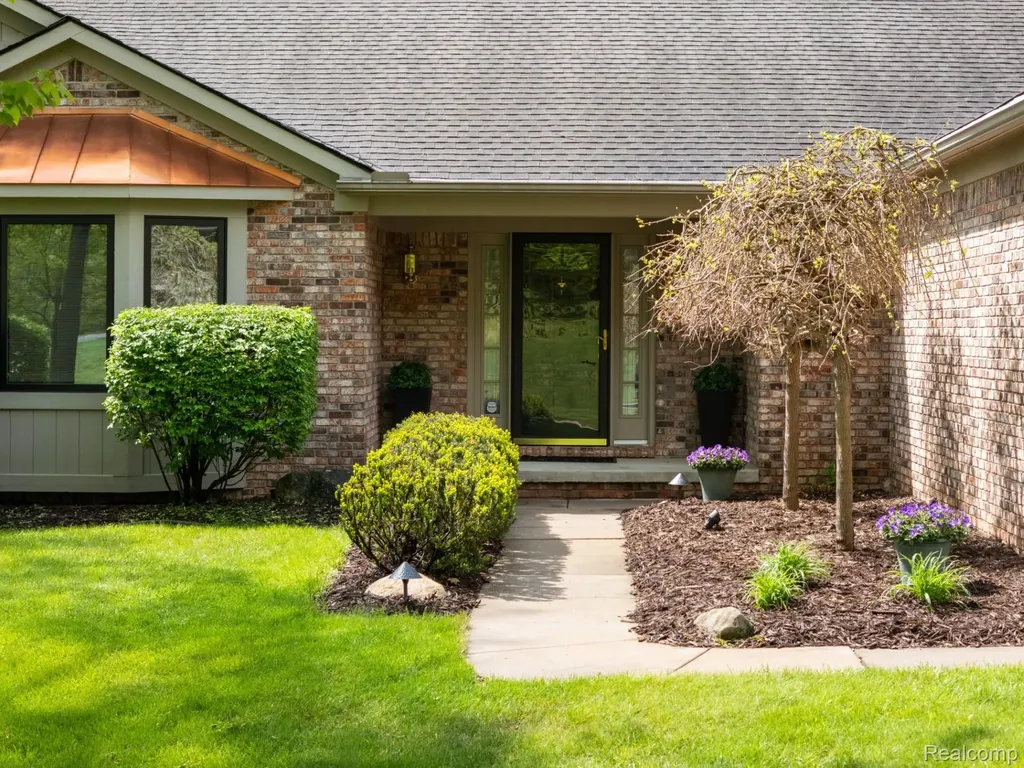 2484 Pine Hollow Trail Brighton Township MI 48114