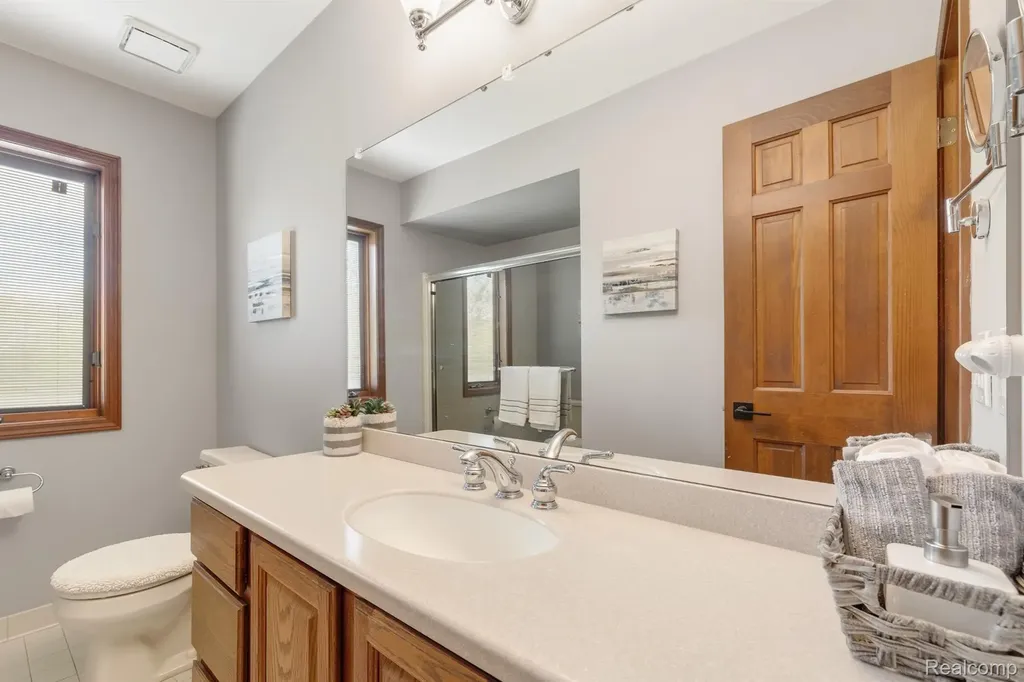 2484 Pine Hollow Trail Street Brighton Township MI 48114