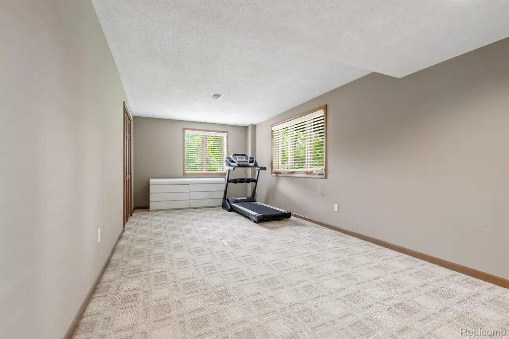 2484 Pine Hollow Trail Street Brighton Township MI 48114