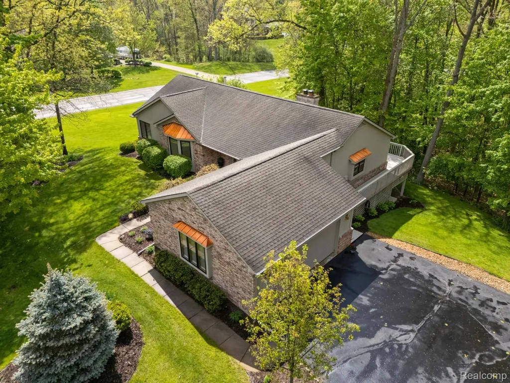 2484 Pine Hollow Trail Brighton Township MI 48114