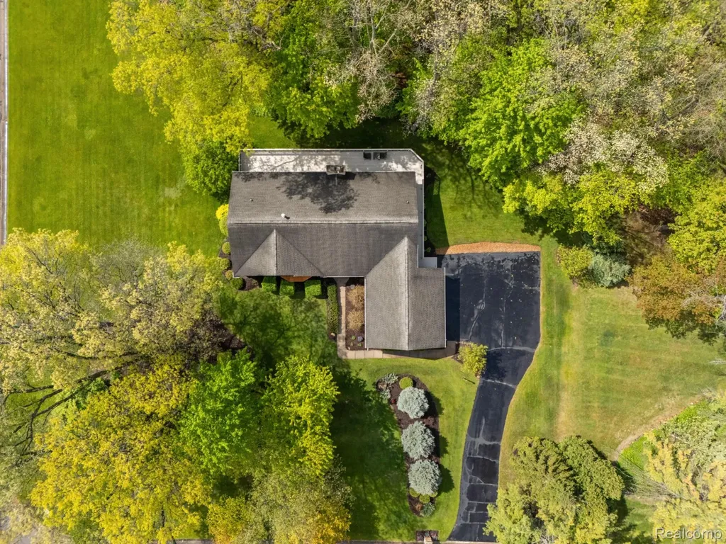 2484 Pine Hollow Trail Street Brighton Township MI 48114