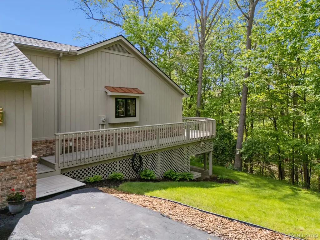 2484 Pine Hollow Trail Brighton Township MI 48114