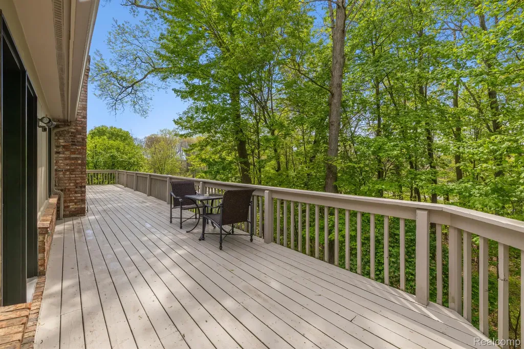 2484 Pine Hollow Trail Street Brighton Township MI 48114