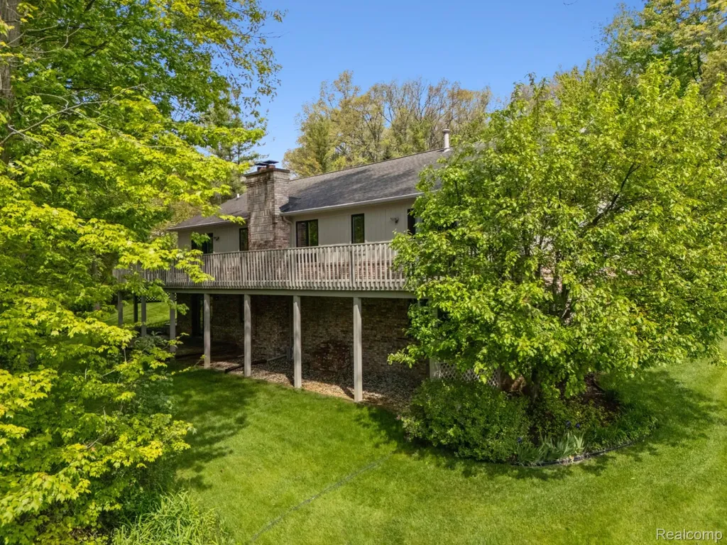 2484 Pine Hollow Trail Brighton Township MI 48114