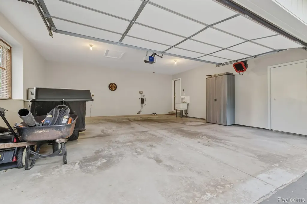 2484 Pine Hollow Trail Brighton Township MI 48114