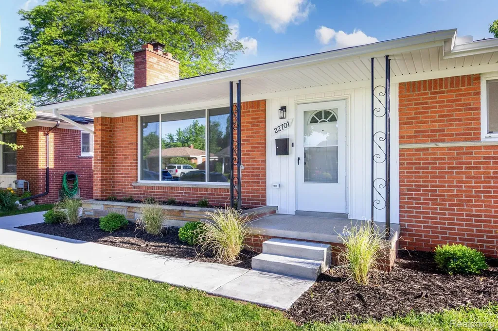 22701 Amherst Street St. Clair Shores City MI 48081