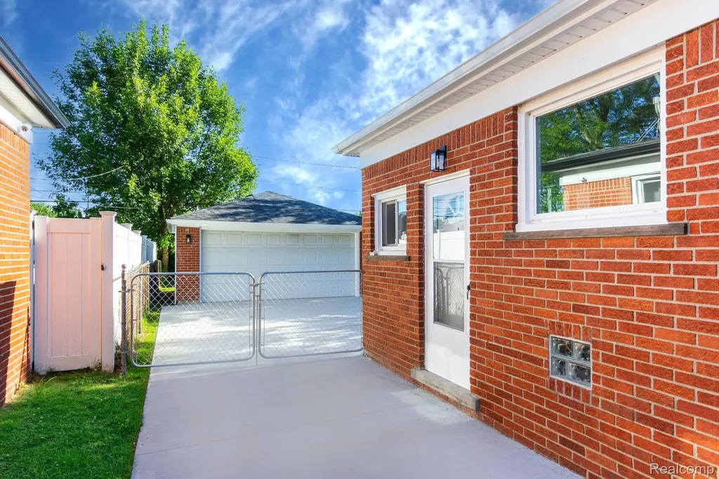 22701 Amherst Street St. Clair Shores City MI 48081