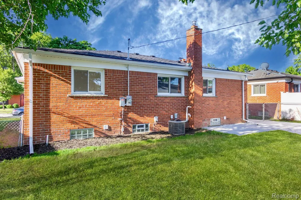 22701 Amherst Street St. Clair Shores City MI 48081
