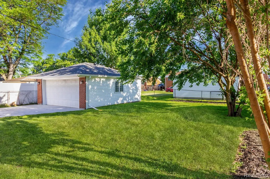 22701 Amherst Street St. Clair Shores City MI 48081