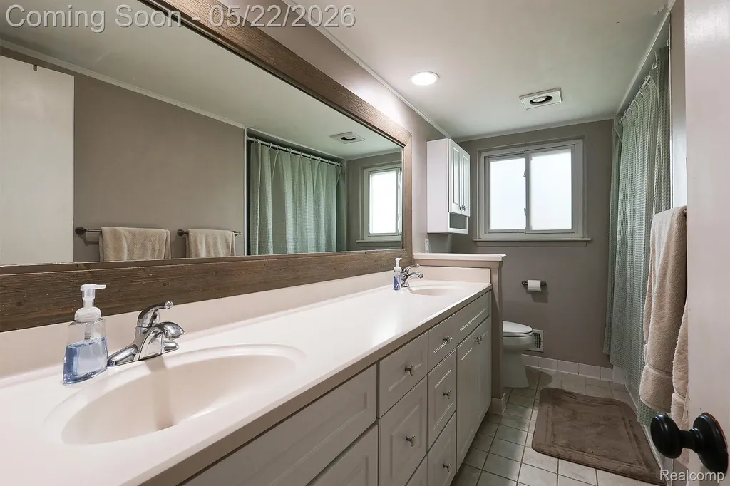 30809 Elmhurst Drive Madison Heights City MI 48071