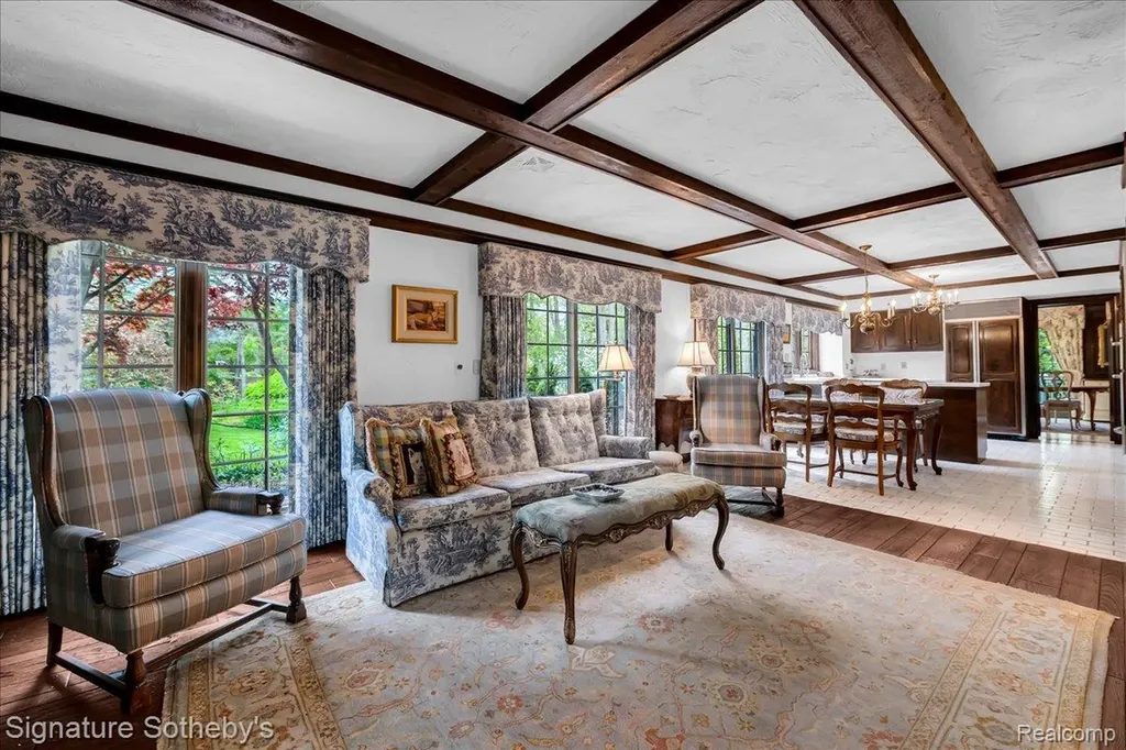 281 Chestnut Circle Bloomfield Charter Township MI 48304