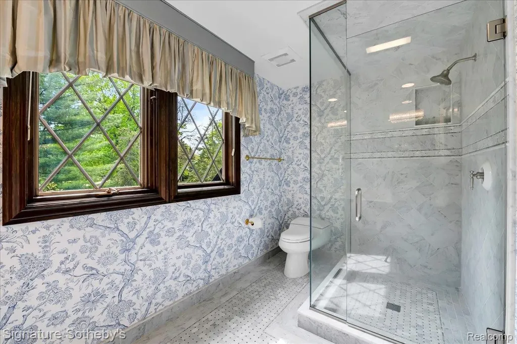 281 Chestnut Circle Bloomfield Charter Township MI 48304