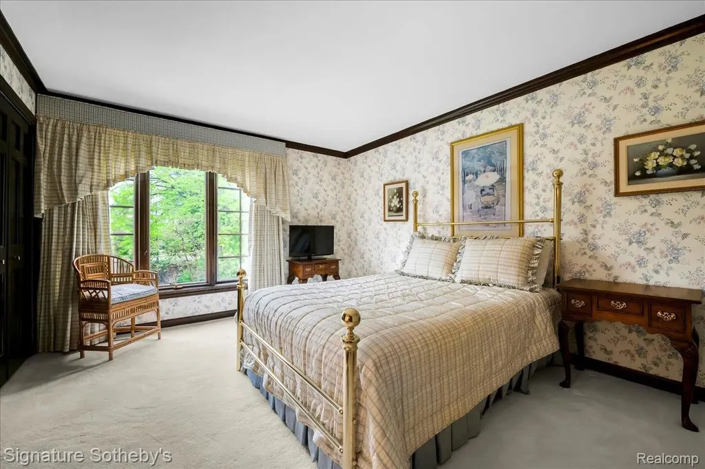 281 Chestnut Circle Bloomfield Charter Township MI 48304