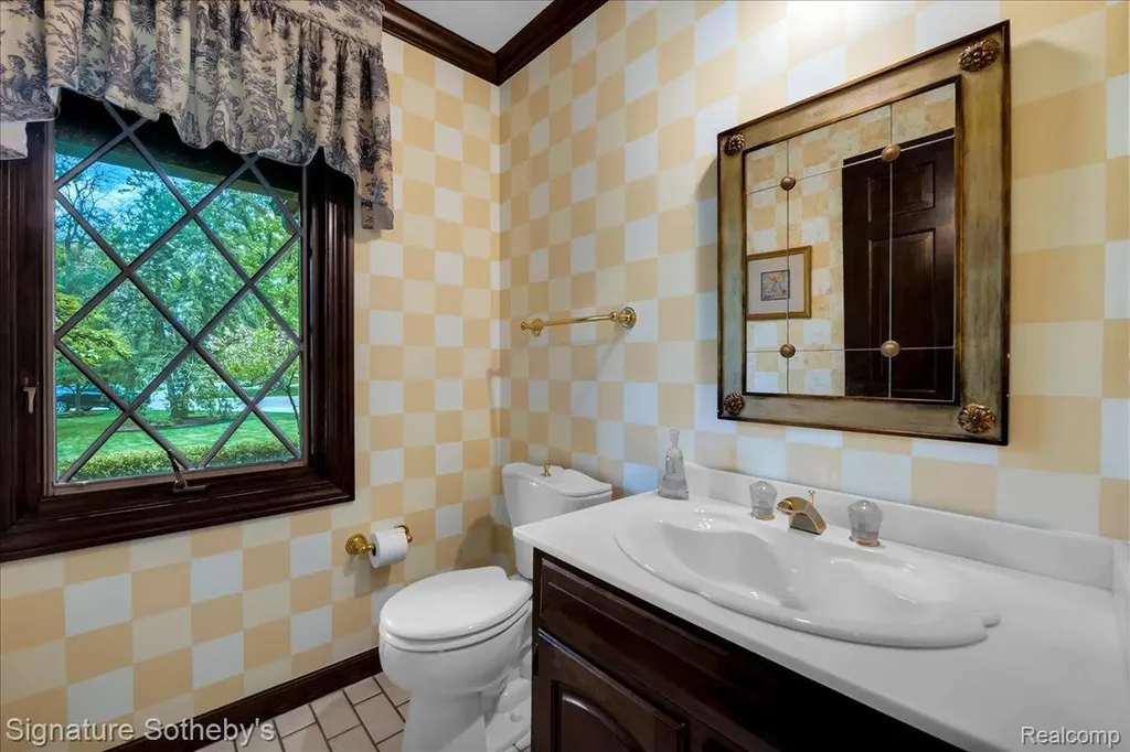 281 Chestnut Circle Bloomfield Charter Township MI 48304