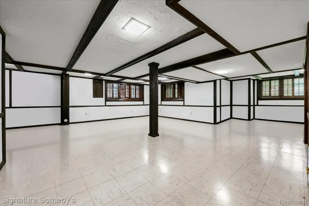 281 Chestnut Circle Bloomfield Charter Township MI 48304