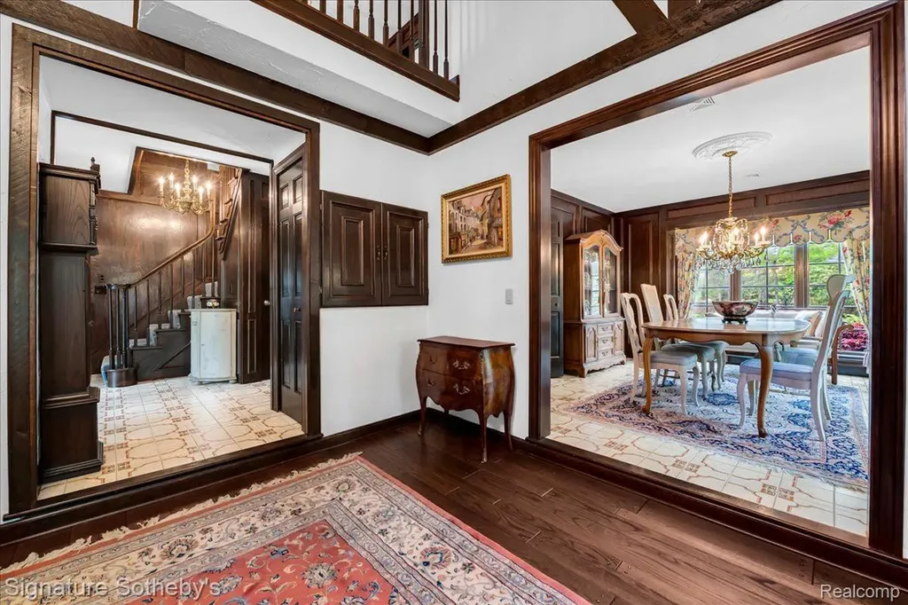281 Chestnut Circle Bloomfield Charter Township MI 48304