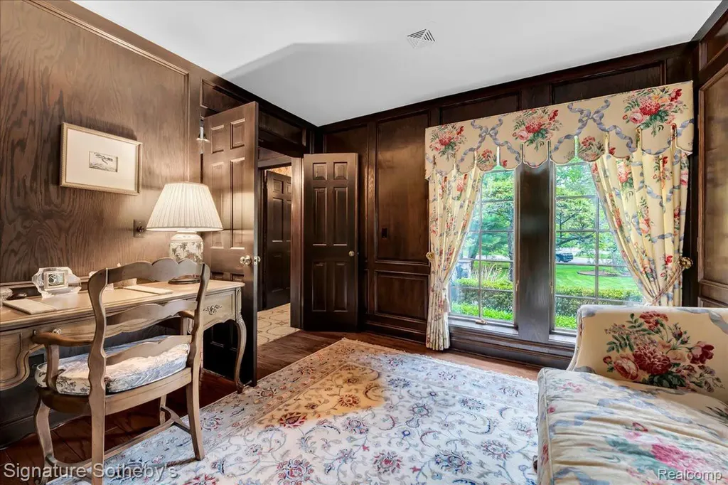 281 Chestnut Circle Bloomfield Charter Township MI 48304