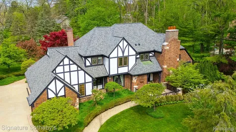 281 Chestnut Circle Bloomfield Charter Township MI 48304