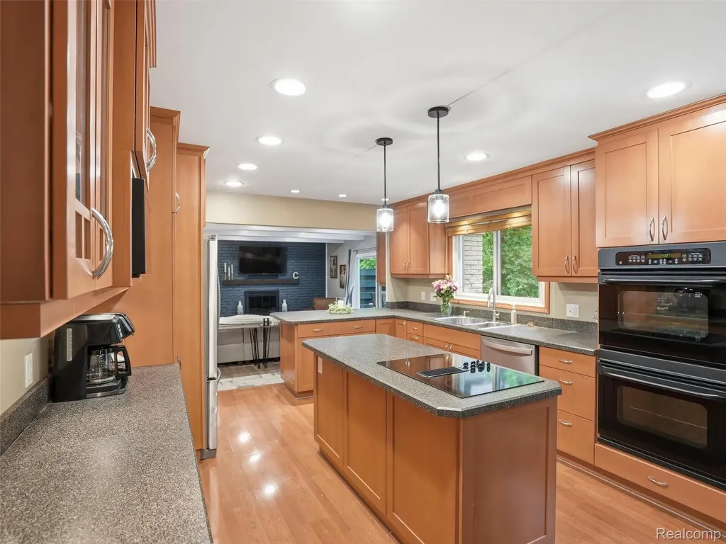 3324 Hartslock Woods Drive West Bloomfield Charter Township MI 48322