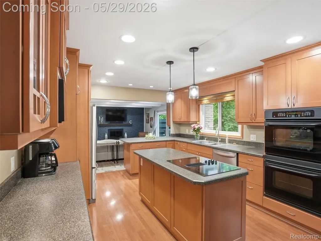 3324 Hartslock Woods Drive West Bloomfield Charter Township MI 48322