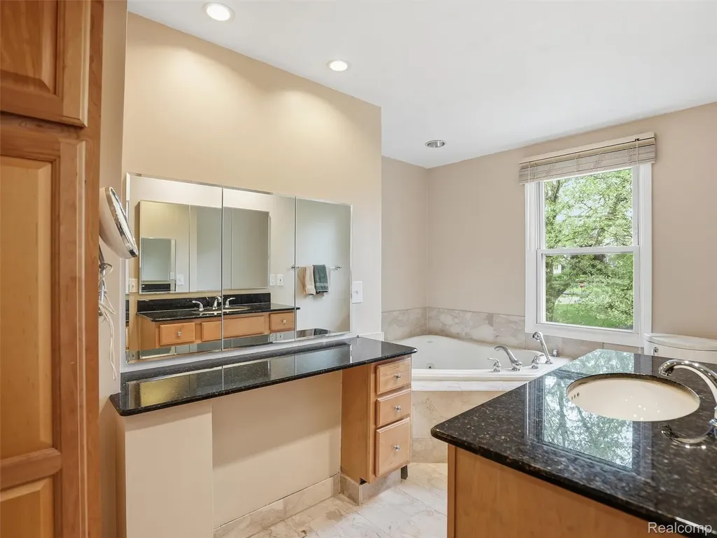 3324 Hartslock Woods Drive West Bloomfield Charter Township MI 48322
