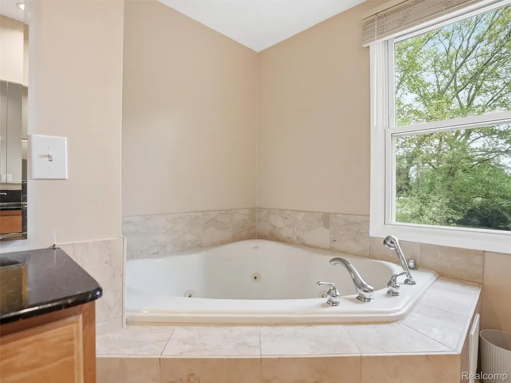 3324 Hartslock Woods Drive West Bloomfield Charter Township MI 48322