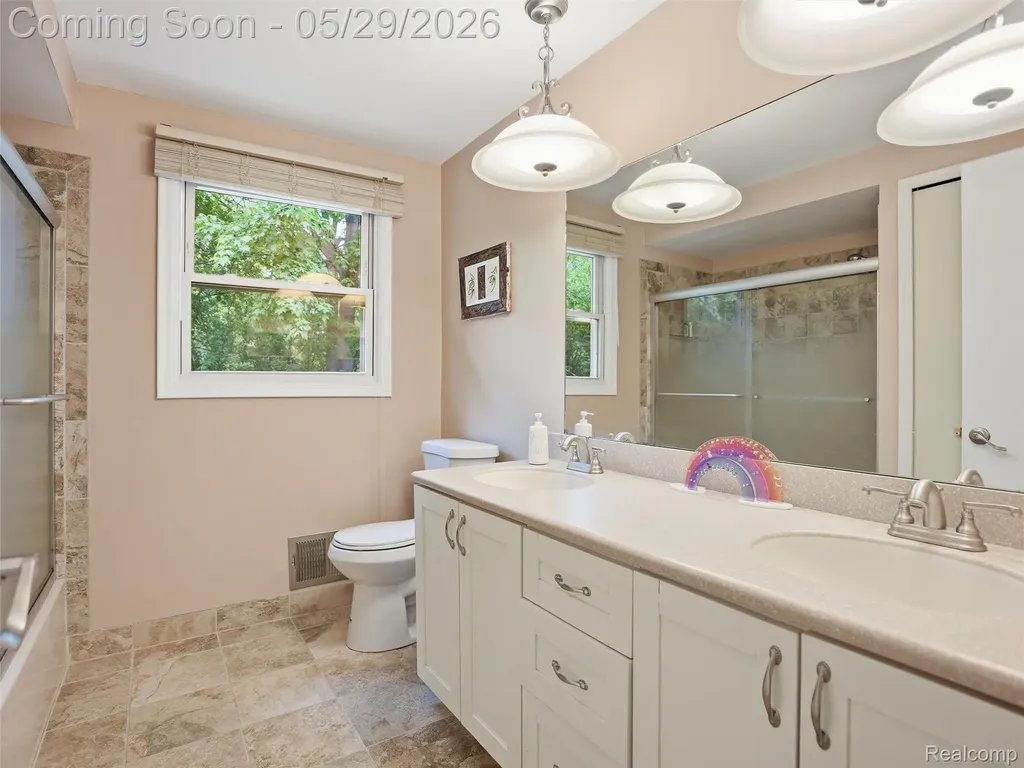 3324 Hartslock Woods Drive West Bloomfield Charter Township MI 48322