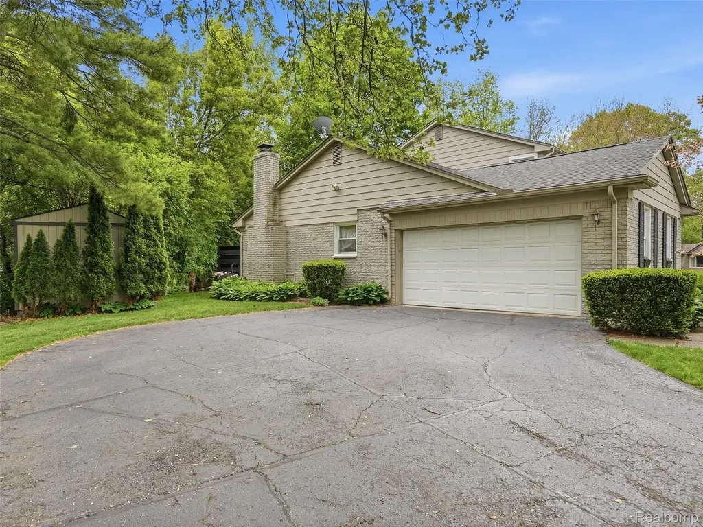 3324 Hartslock Woods Drive West Bloomfield Charter Township MI 48322