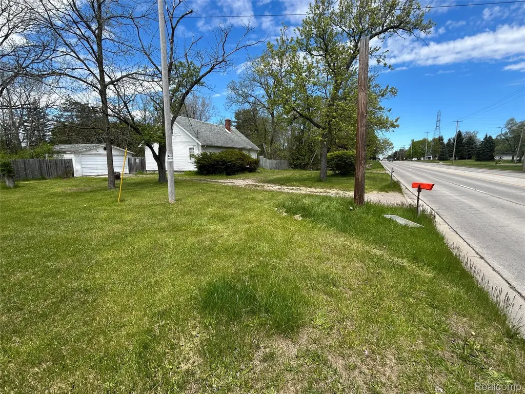2356 S Dye Road Flint Charter Township MI 48532