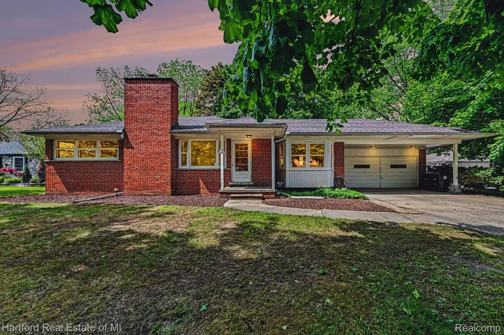17283 Lathers Street Livonia City MI 48152