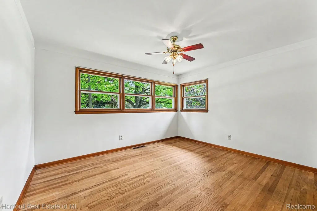 17283 Lathers Street Livonia City MI 48152