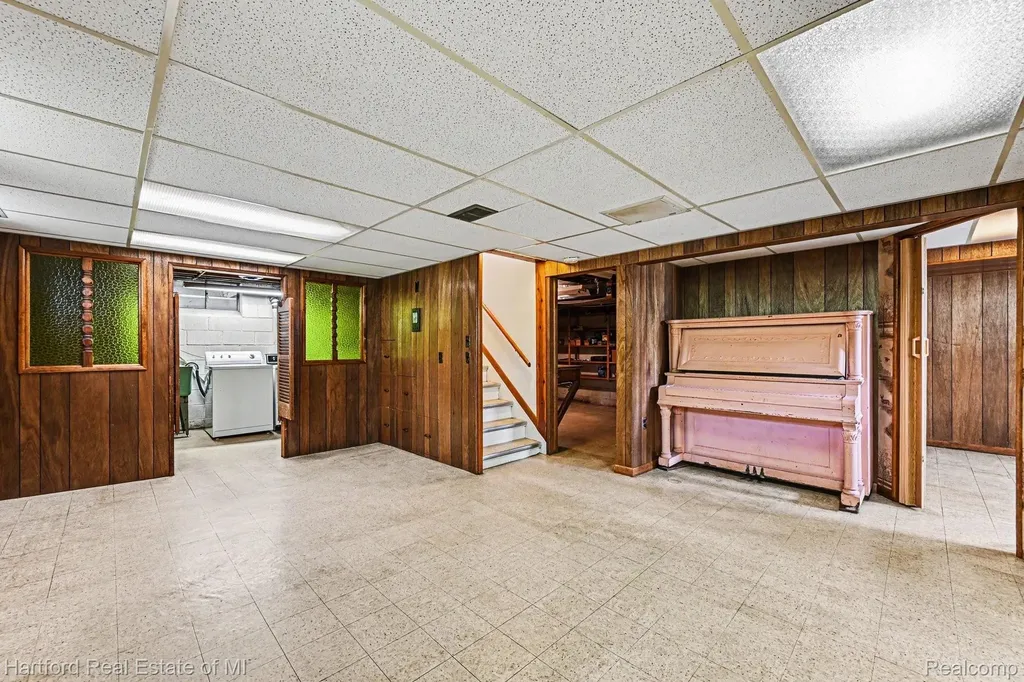17283 Lathers Street Livonia City MI 48152