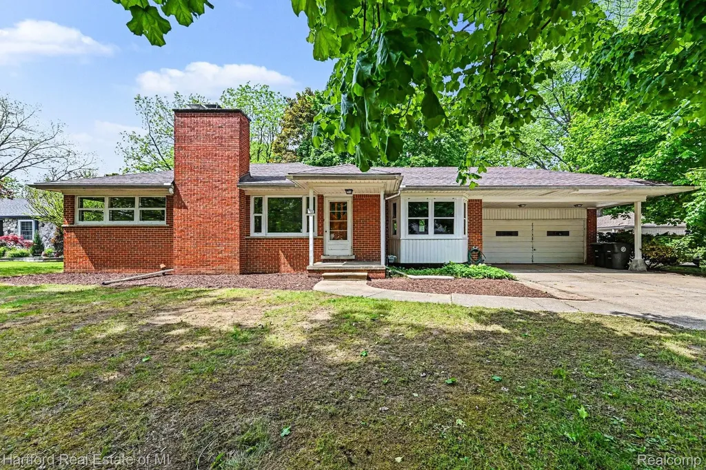 17283 Lathers Street Livonia City MI 48152