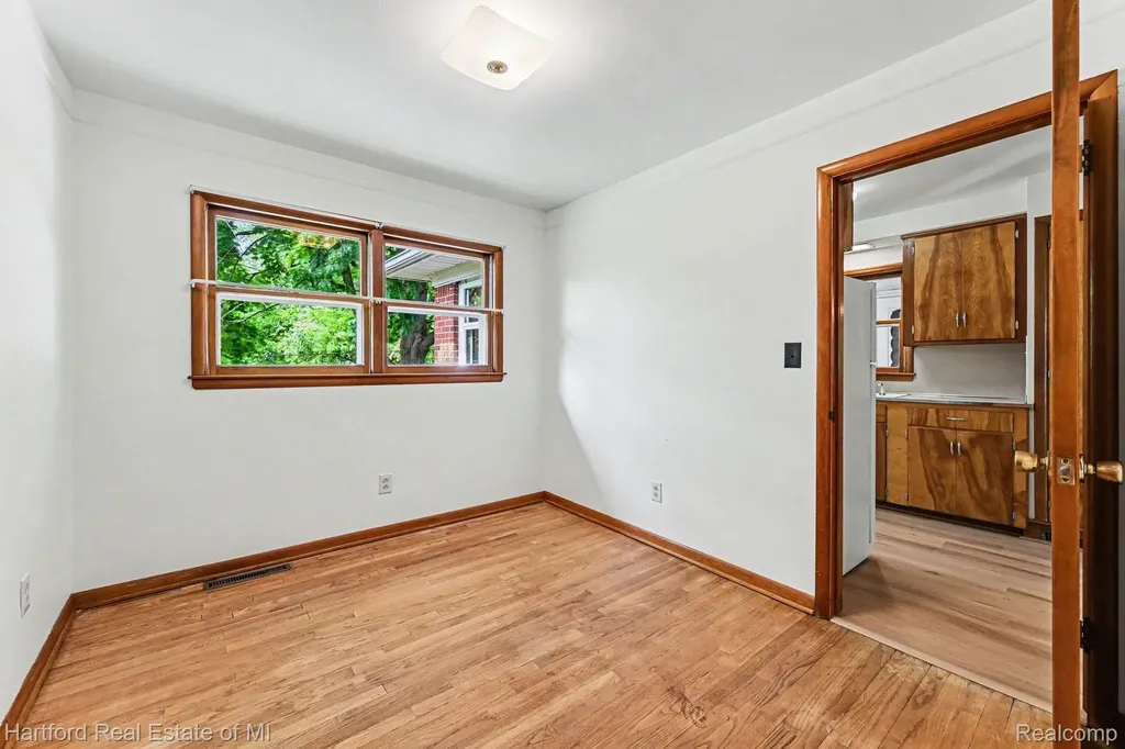 17283 Lathers Street Livonia City MI 48152