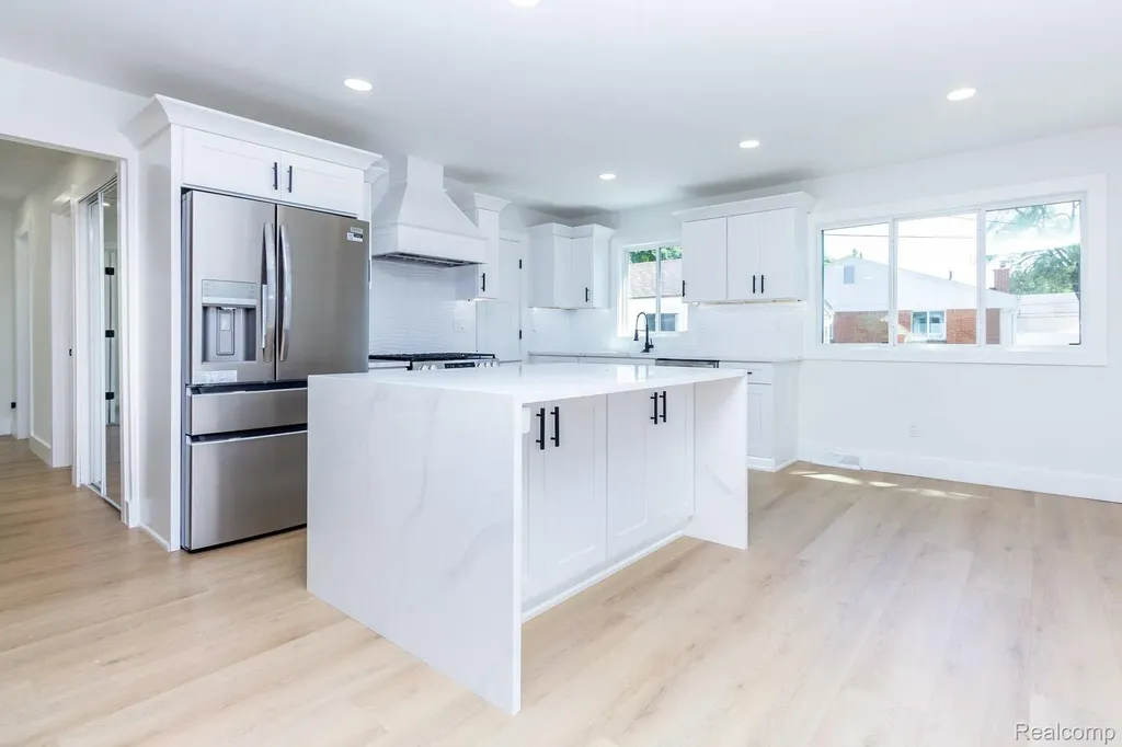 2018 Kenwood Court Royal Oak City MI 48067