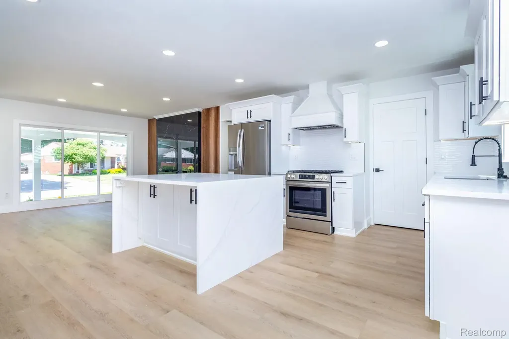 2018 Kenwood Court Royal Oak City MI 48067