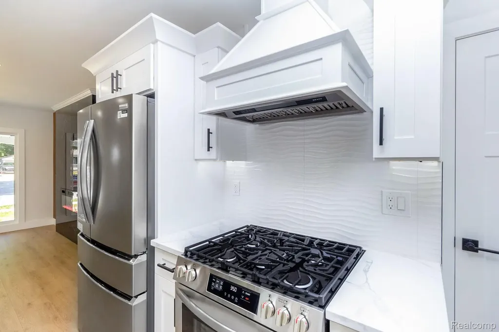 2018 Kenwood Court Royal Oak City MI 48067